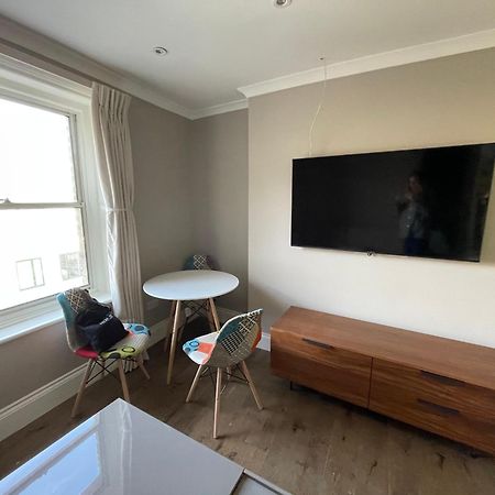 Spacious & Pristine 2Bd Flat - Balham Apartment London Bagian luar foto