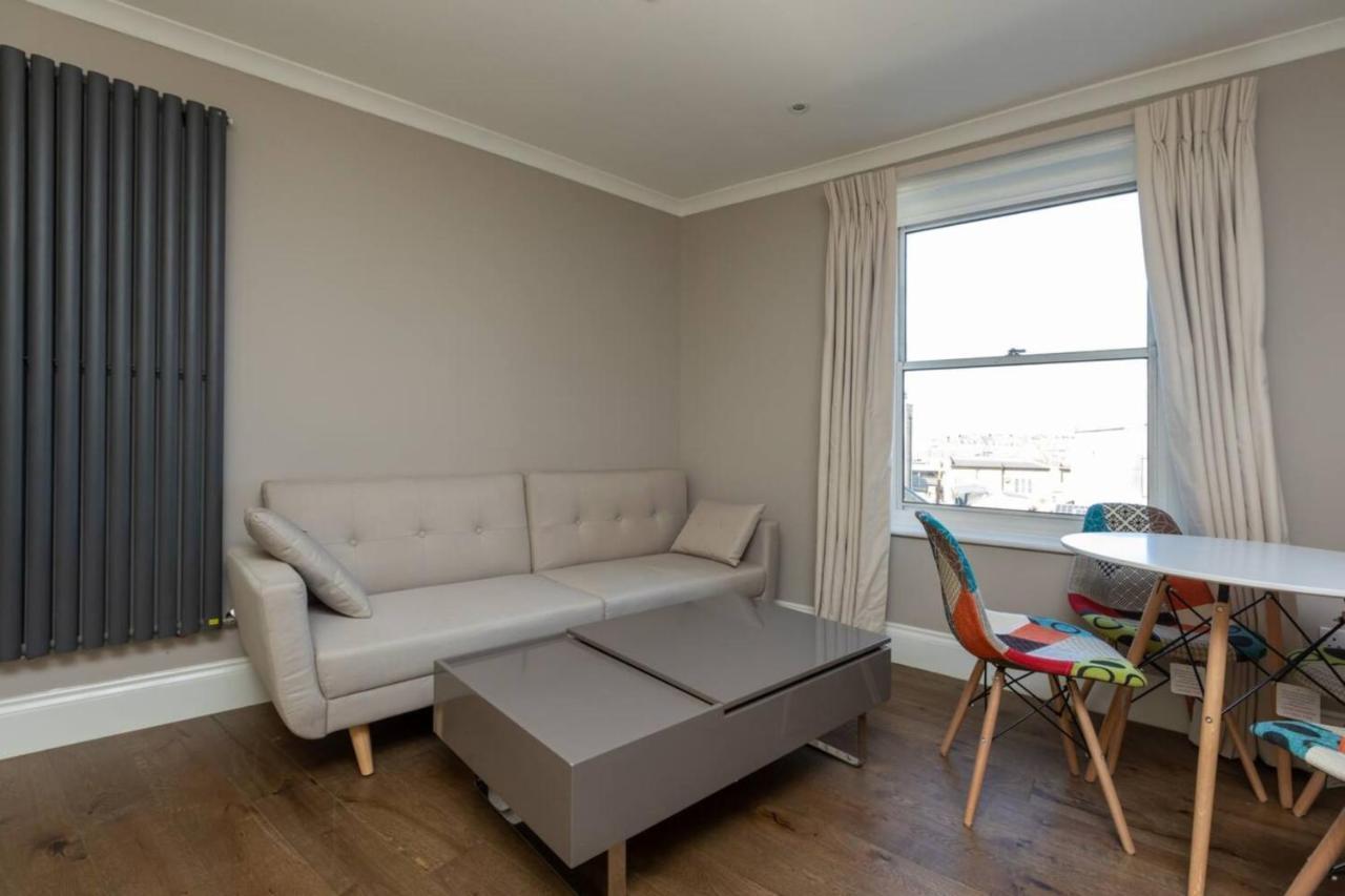Spacious & Pristine 2Bd Flat - Balham Apartment London Bagian luar foto