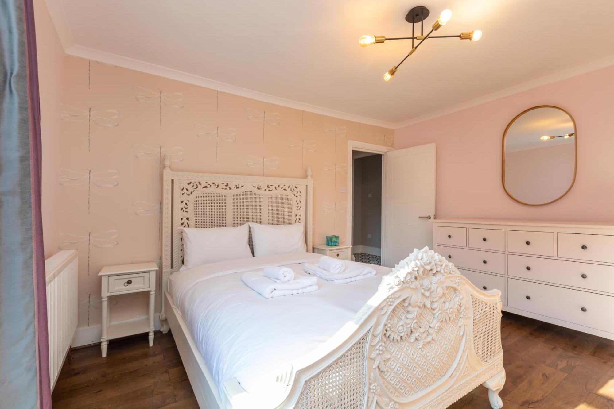 Spacious & Pristine 2Bd Flat - Balham Apartment London Bagian luar foto