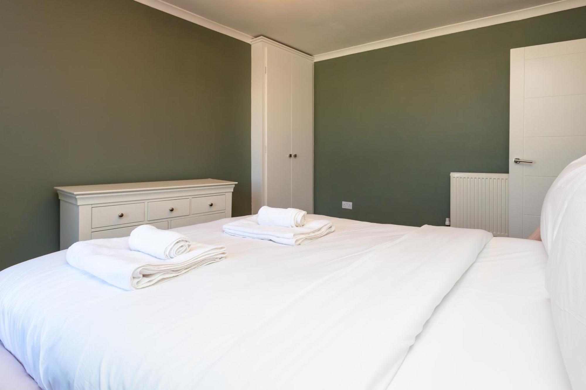 Spacious & Pristine 2Bd Flat - Balham Apartment London Bagian luar foto